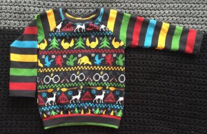 This one consists of vibrant sleeves that are striped with black, blue, red, green, and yellow. They represent the Hogwarts houses.