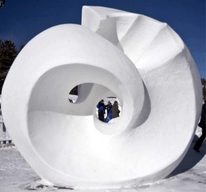 For me such snow sculpture pieces are only of decorative value. But it's quite interesting to see nevertheless.