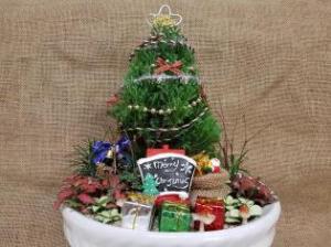 And this one seems to be decorated this way. Nice that it has Santa's sack and presents.