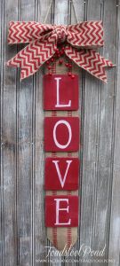 Well, this is quite rustic but it'll surely melt hearts all around. Love the bow.