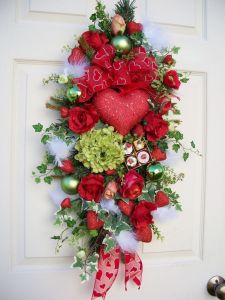 Sure it kind of resembles a Christmas decoration. But we should take note of the heart ribbon and chocolate box.
