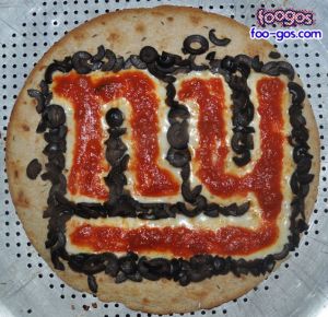 However, if you choose to consume it, you shouldn't eat your slice with cutlery. Because New Yorkers see it as uncivilized behavior, according to Jon Stewart.