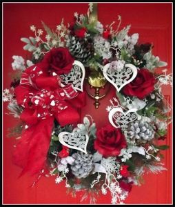 Now this one seems like you'd put it on someone's gravestone. Though it surely looks lovely on any front door.