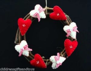 The red ones have a pink stitch in the middle. The white ones have a ribbon and button.