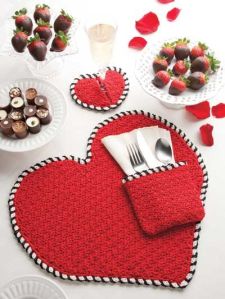This ncludes a heart place mat, a heart closer, and a red silverware holder. Great for parties.