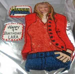 However, this cake doesn't get Miley Cyrus's proportions right. And the rest of her comes off very cartoonish.