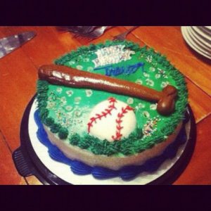 Though looking at this cake, some may not have the balls to know admit that the bat sports a very stiff wood. Seriously, perhaps a baseball diamond might be more appropriate?