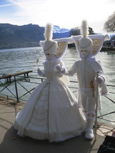 Not sure if those tall hats go with the outfits. But they surely know how to coordinate with each other.