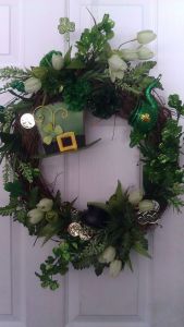 Includes a glittery green pipe and a leprechaun hat. But at least the small tulips are white, not green.