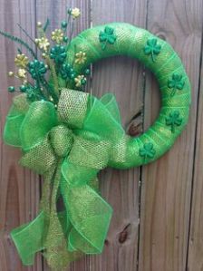 And this one certainly has them. Some are around it while some come up from the bow.