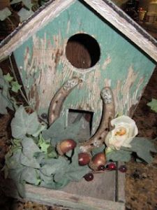 Because a horseshoe is a sign of luck. The green paint job gives this one a rustic feel.