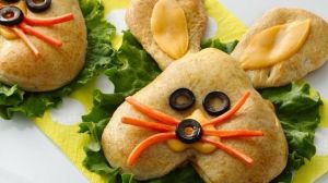This one is made from heart bun with ears added. Even has a face thanks to cheese, olives, and carrots.
