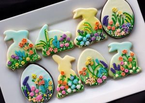 Each one of these contains a lovely iced flower scene that could only come from a bakery. Nevertheless, these are surely beautiful.