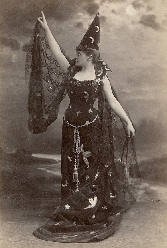 The Dark Scary World of Vintage Halloween Costumes (Third Edition) | The  Lone Girl in a Crowd