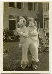 b2f377dfebffd85dd14723237e845f11--weird-costumes-creepy-halloween-costumes