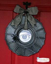 Halloween-Wreath-from-Ceiling-Medallion-TodaysCreativeBlog.net_