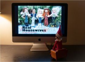 elf-watches-the-housewives