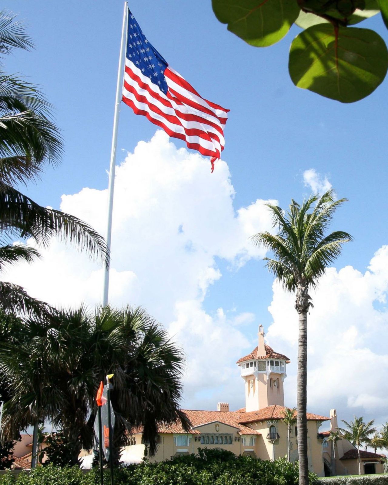 GTY_mar_a_lago_flag_as_160920_4x5_1600