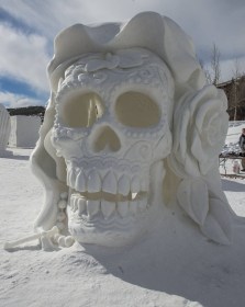 Skull-Snow-Sculpture