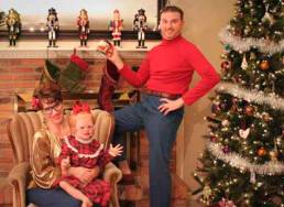awkward-xmas-photos-stance