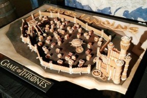 game-of-thrones-gingerbread-house