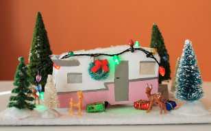 Mini-christmas-travel-trailer2