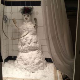 snowman-shower-snow-weird-prank-14248145827