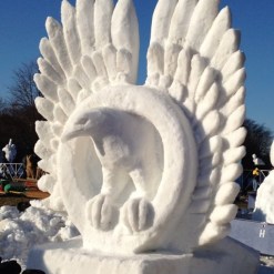 snowsculptureeagle-624x624