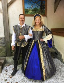 20181108-202413-TacynRenaissanceSeamstress3