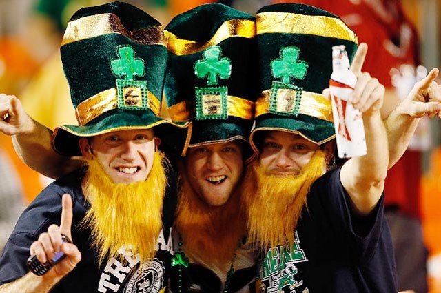Notre-Dame-Fighting-Irish-fans-NCAA-Football-640x425