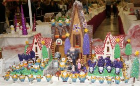 despicable_me_2_gingerbread_house_by_hellboy12345-d6wrtw7
