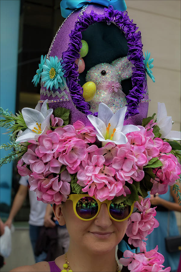 1-easter-parade-nyc-2017-easter-bonnet-robert-ullmann