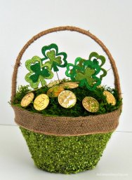Decorate-your-house-for-St.-Patricks-Day-with-this-Shamrock-and-Gold-Basket-AnExtraordinaryDay.net_
