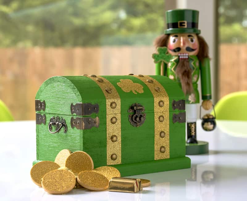 Duck-Tape-Shamrock-Chest-02