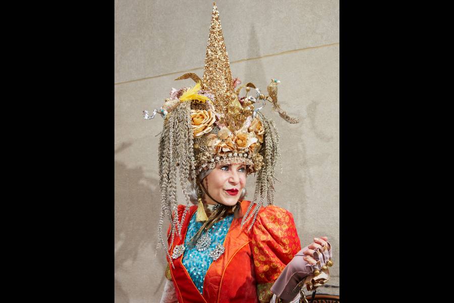 Easter-Parade-and-Bonnet-Festival-Midtown-Manhattan-NYC-portraits-photo-Elizabeth-Bick-S6A5967_900_600_70_c1
