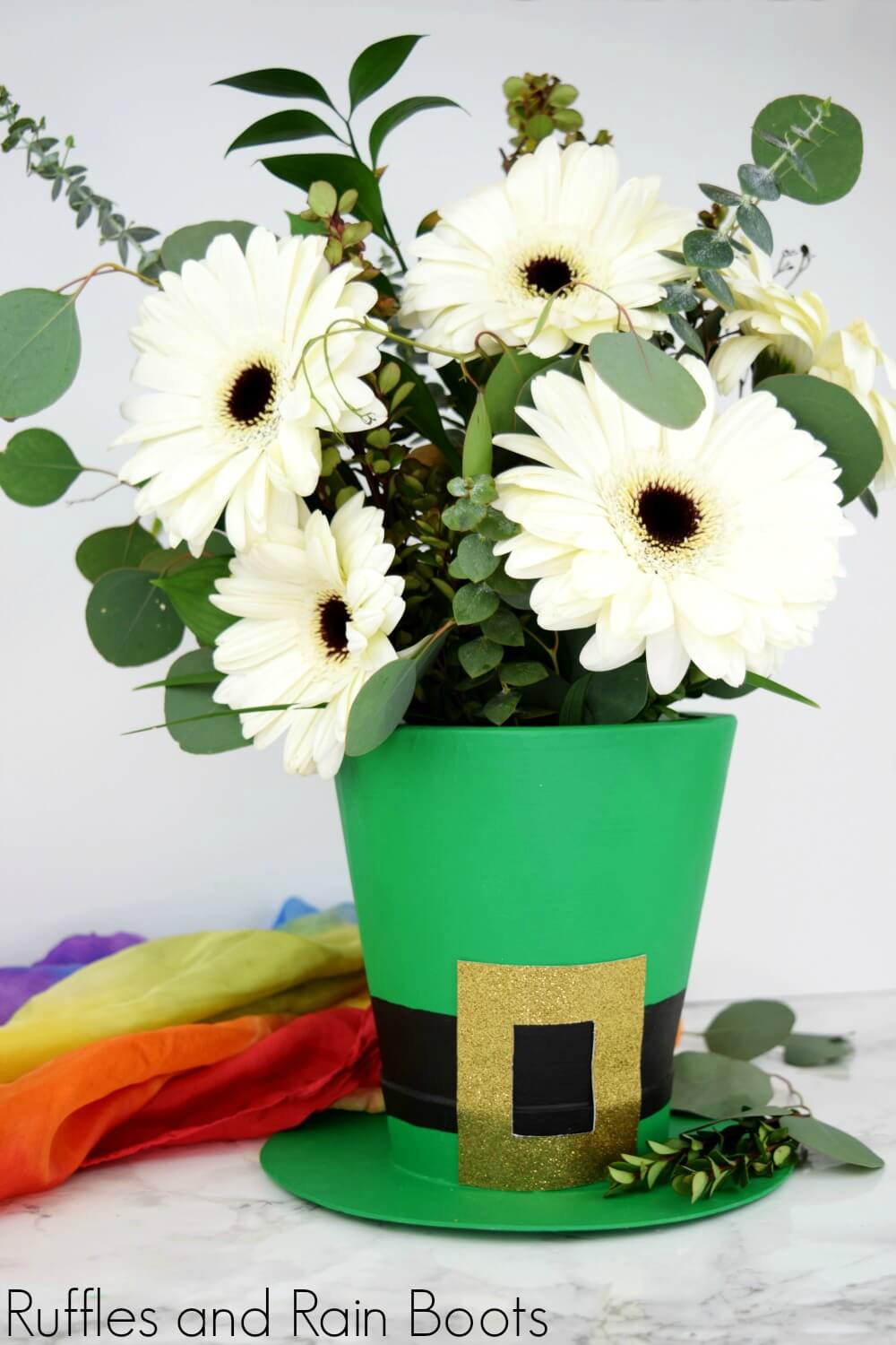Leprechaun-Hat-Vase-for-St-Patricks-Day-Decorating