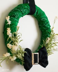 stpatricks-day-bandana-wreath-scratchandstitch